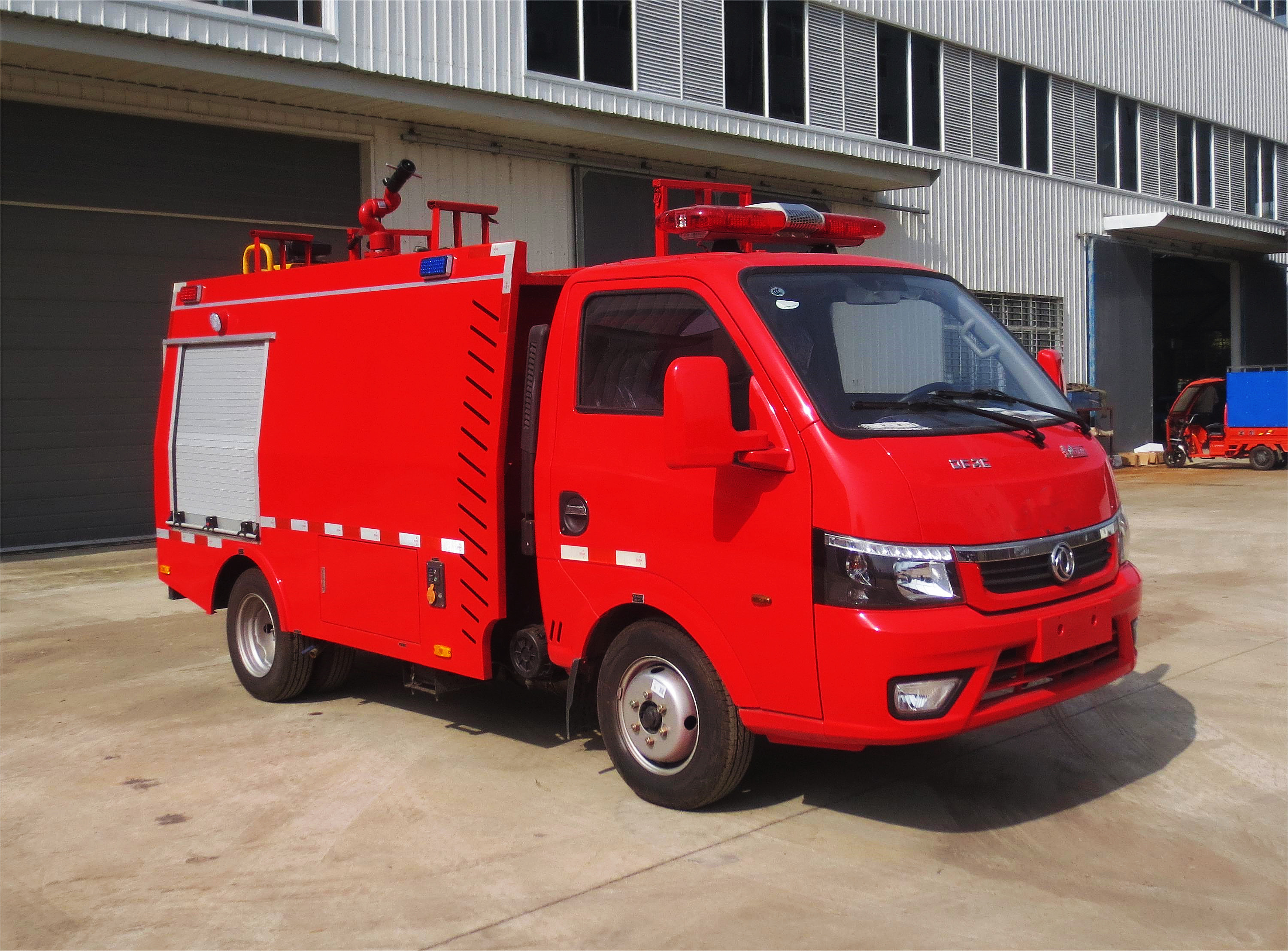 東風(fēng)1噸藍牌水罐消防車